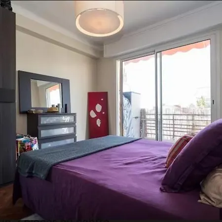 T2 Meuble Moderne, Dernier Etage Ascenseur, Centre Ville, Calme, Terrasse Sud Et Climatisation *